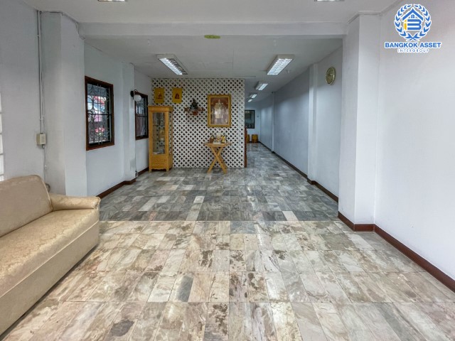 *****ทาวน์เฮ้าส์มือสองย่านนนทบุรี ม.ทีแลนด์ รัตนาธิเบศร์ หลังมุม! เนื้อที่มากถึง 42.7 ตร.ว. ฟังก์ชันจัดเต็มถึง 3 ห้องนอน 2 ห้องน้ำ จอดรถได้เยอะถึง 4 คัน พื้นที่เยอะ เหมาะสำหรับทำบริษัท หรือออฟฟิศ บนทำเลดี เพียง 8 นาทีก็ถึงรถไฟฟ้าสายสีม่วง "สถานีบางรักน้อยท่าอิฐ"